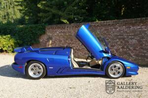 Image 44/50 of Lamborghini Diablo VT Roadster (1996)
