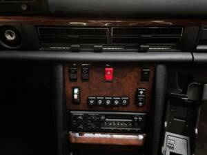 Bild 10/31 von Mercedes-Benz 300 SE (1989)