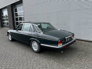 Image 8/8 of Jaguar XJ 12 (1991)