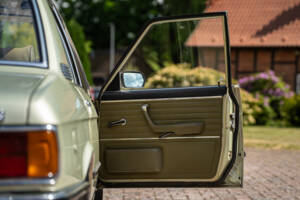 Image 39/46 of BMW 525 (1978)