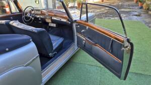 Image 27/61 de Mercedes-Benz 220 S Cabriolet (1957)