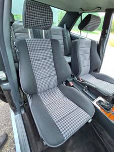 Bild 22/39 von Mercedes-Benz 190 E 1.8 (1992)