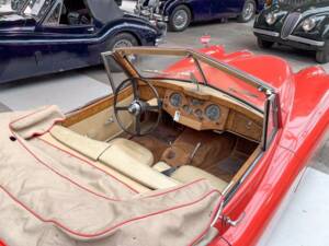 Image 3/44 of Jaguar XK 120 DHC (1954)