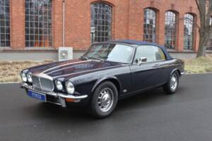 Bild 3/27 von Daimler Double Six Avon-Stevens (1978)