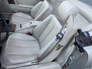Image 18/35 of Mercedes-Benz 500 SL (1993)