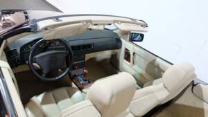 Image 5/26 of Mercedes-Benz 500 SL (1991)