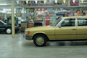 Image 4/76 of Mercedes-Benz 350 SEL (1977)