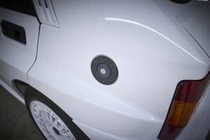 Image 29/93 of Lancia Delta HF Integrale Evoluzione I (1992)
