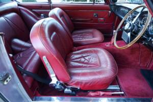 Bild 22/50 von Aston Martin DB 6 (1968)