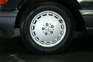 Image 30/30 of Mercedes-Benz 560 SEL (1989)