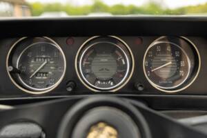 Image 27/45 of Peugeot 504 Convertible (1974)