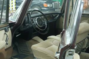 Image 18/50 of Mercedes-Benz 300 SE lang (1965)