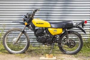 Image 2/20 of Suzuki DUMMY (1974)