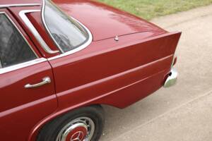 Image 21/50 of Mercedes-Benz 220 (1967)