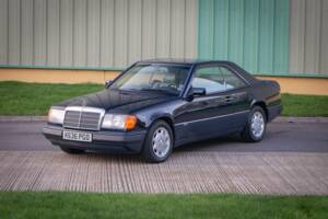 Bild 2/30 von Mercedes-Benz 300 CE (1992)