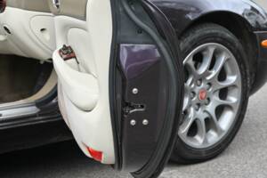 Image 26/50 of Jaguar XKR (1998)