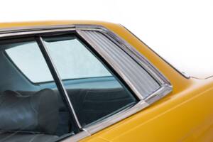 Image 25/32 of Mercedes-Benz 350 SLC (1971)