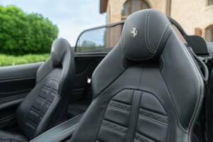 Bild 45/50 von Ferrari California T (2014)