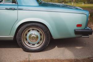 Image 12/42 of Rolls-Royce Silver Shadow II (1977)