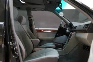 Bild 15/50 von Mercedes-Benz E 280 T (1994)