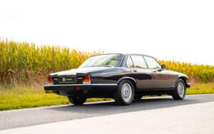 Image 5/37 of Daimler Double Six (1992)