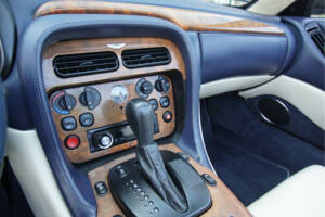Bild 29/50 von Aston Martin DB 7 Vantage Volante (2000)