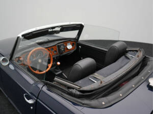 Image 27/33 of Triumph TR 6 (1969)