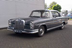 Afbeelding 1/7 van Mercedes-Benz 220 SE b (1964)