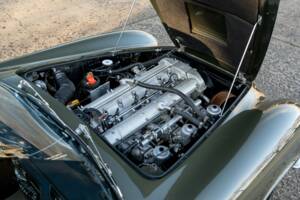 Immagine 34/36 di Aston Martin DB 6 Mk II (1970)