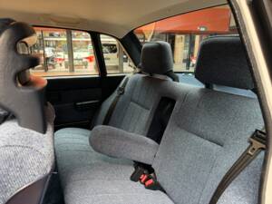 Bild 19/43 von Volvo 240 (1989)