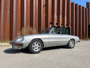 Immagine 4/88 di Alfa Romeo 1750 Spider Veloce (1971)