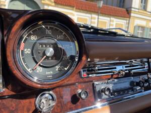 Imagen 19/65 de Mercedes-Benz 220 SE b (1961)