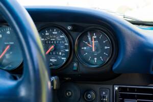 Image 32/52 of Porsche 911 Carrera 4 (1997)