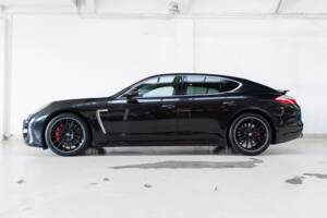 Image 3/31 of Porsche Panamera Turbo (2010)