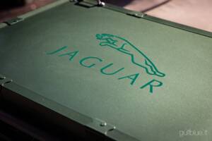 Image 16/70 of Jaguar XKR (2004)