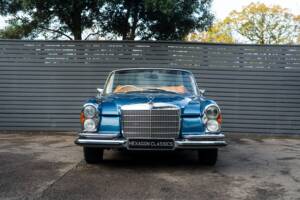 Image 18/57 de Mercedes-Benz 280 SE 3,5 (1971)