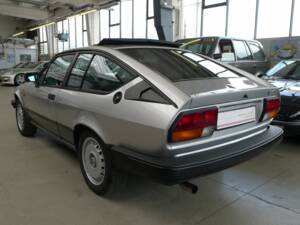 Bild 30/42 von Alfa Romeo GTV6 3.0 (1985)