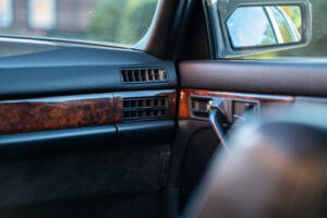 Image 34/44 de Mercedes-Benz 500 SEL (1984)