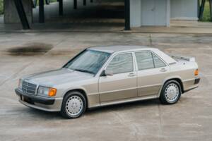 Image 18/69 de Mercedes-Benz 190 E 2.3-16 (1988)