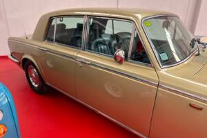 Image 9/23 of Rolls-Royce Silver Shadow I (1975)
