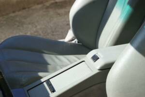 Image 32/50 of Mercedes-Benz 300 SL-24 (1989)
