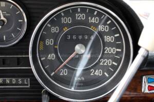 Image 14/35 de Mercedes-Benz 300 SEL 3.5 (1971)