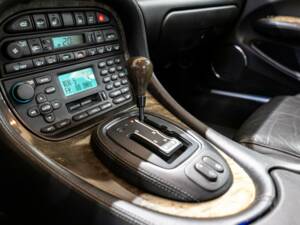 Bild 17/34 von Jaguar XJR 4.0 (2001)