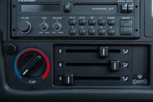 Bild 40/50 von BMW 320i (1989)