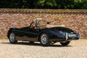 Immagine 2/50 di Jaguar XK 120 DHC (1953)