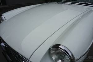 Image 16/54 de MG MGB GT (1974)