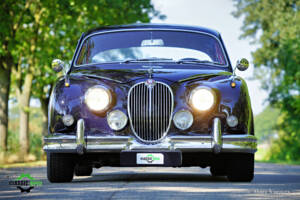 Image 2/46 of Jaguar Mk II 3.8 (1962)