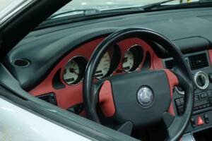 Immagine 13/50 di Mercedes-Benz SLK 230 Kompressor (1996)