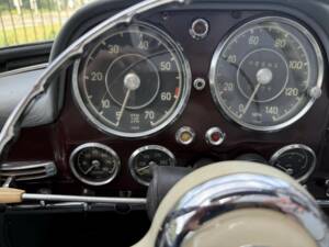 Image 24/50 de Mercedes-Benz 190 SL (1959)