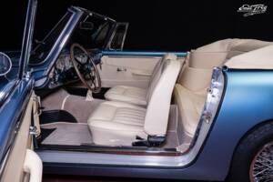 Imagen 7/8 de Aston Martin DB 4 Convertible Vantage (1962)